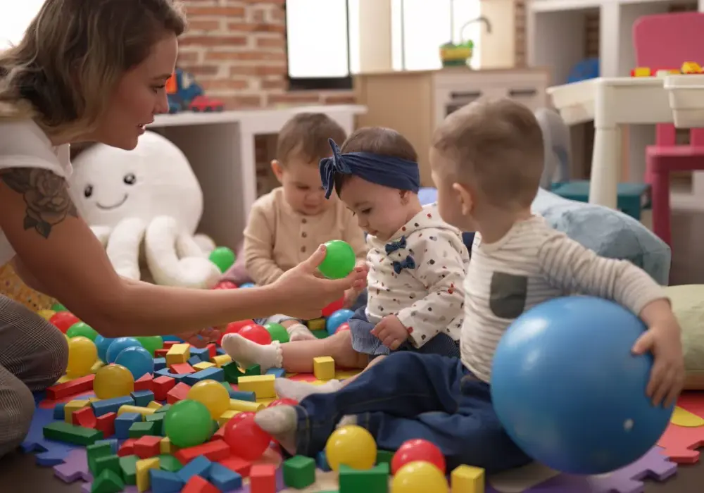 Ile opiekunek w żłobku? Sprawdź przepisy i zapewnij bezpieczeństwo dzieciom