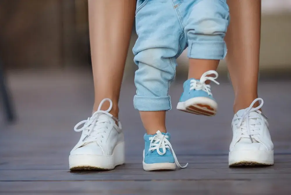 Ile luzu w butach dziecka - Jaki zapas jest naprawdę bezpieczny?