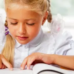Jak uczyć czytać dziecko z dysleksją – skuteczne metody i strategie