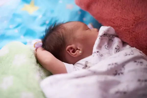 Jak widzi tygodniowe dziecko - Co jest normą, a co wymaga lekarza?