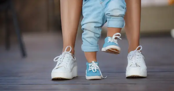 Ile luzu w butach dziecka - Jaki zapas jest naprawdę bezpieczny?
