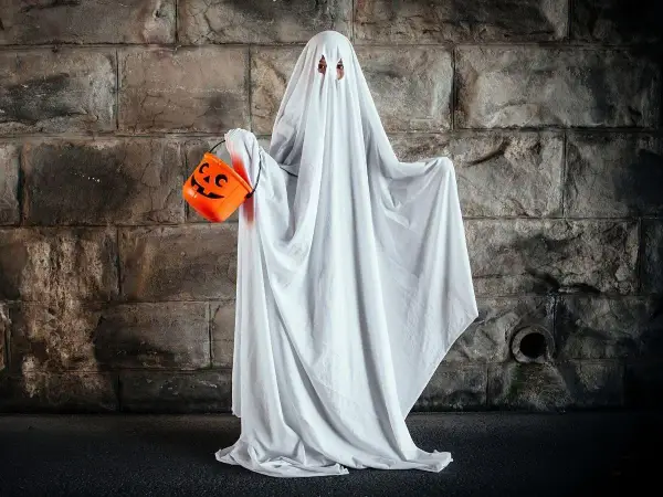 Strój na Halloween z niczego - Czy wystarczy to, co masz w domu?